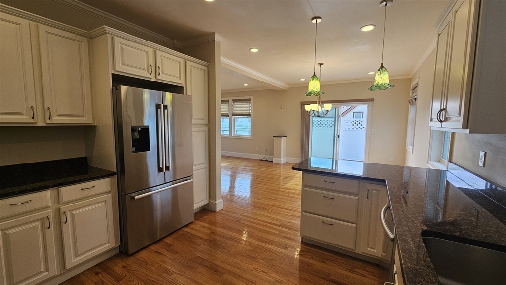 4 bed, 3 bath apartment for rent at 43 Hammond St Unit 1, Waltham — photo 4 of 32