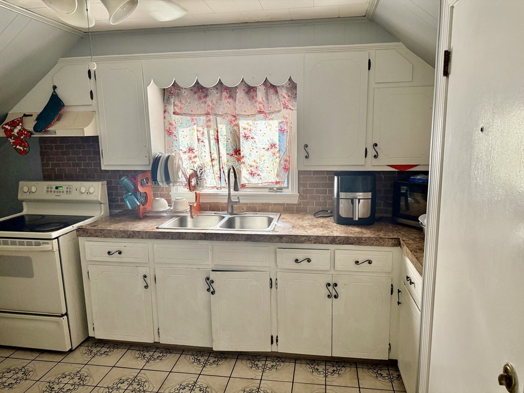 2 bed, 1 bath apartment for rent at 43 Harrison Ave Unit 2, Taunton — photo 6 of 21