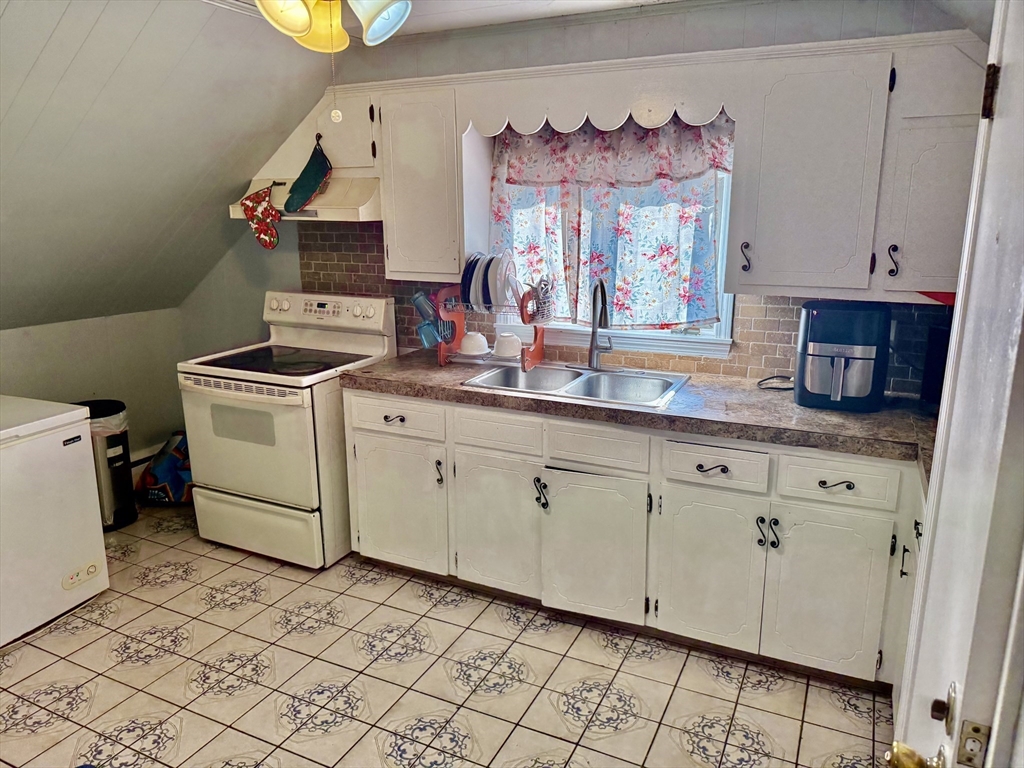 2 bed, 1 bath apartment for rent at 43 Harrison Ave Unit 2, Taunton — photo 11 of 21