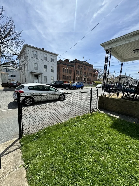2 bed, 1 bath apartment for rent at 43 Hemlock St Unit 2, South — photo 3 of 16