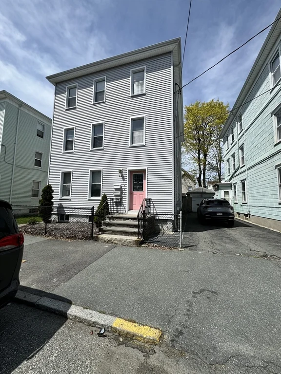 2 bed, 1 bath apartment for rent at 43 Hemlock St Unit 2, South — photo 2 of 16