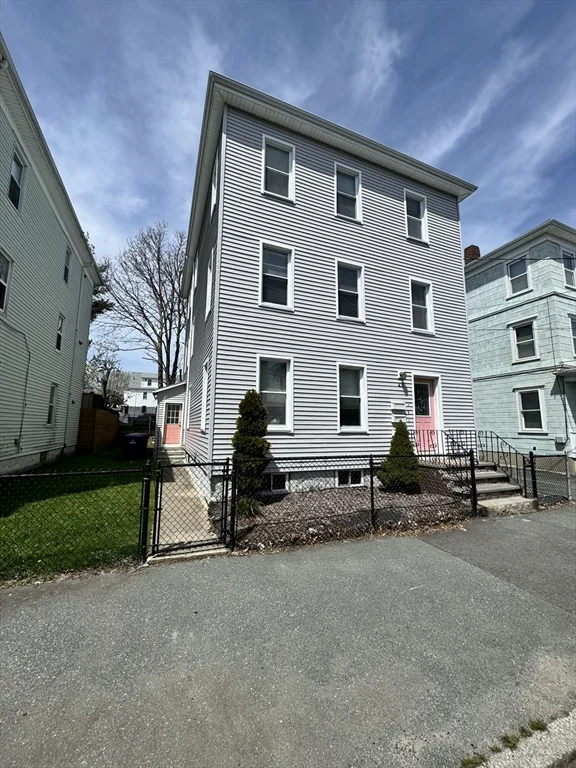 2 bed, 1 bath apartment for rent at 43 Hemlock St Unit 2, South — photo 1 of 16