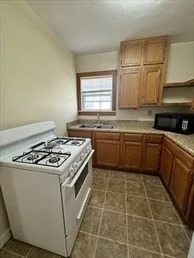 2 bed, 1 bath apartment for rent at 43 Hemlock St Unit B, New Bedford — photo 4 of 14