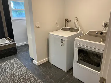 2 bed, 1 bath apartment for rent at 43 Jacobs Ter Unit 2, Oak Hill — photo 6 of 8