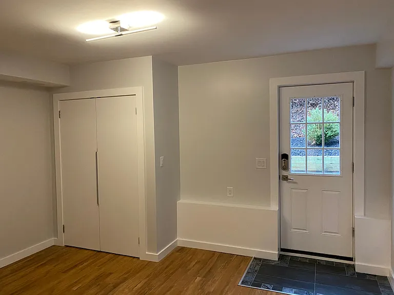 2 bed, 1 bath apartment for rent at 43 Jacobs Ter Unit 2, Oak Hill — photo 5 of 8