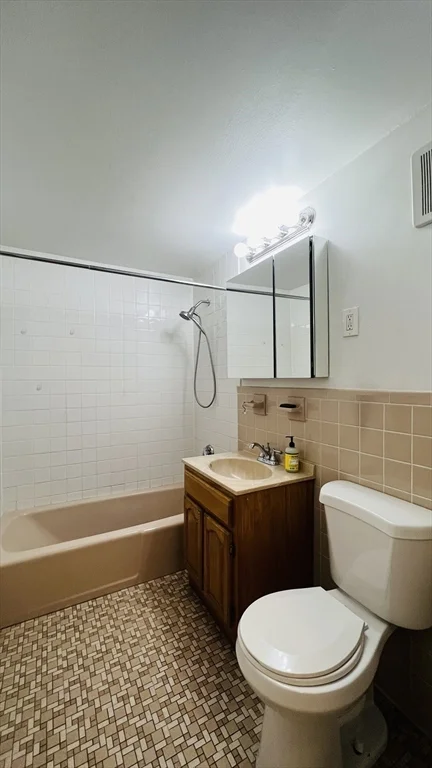 2 bed, 1 bath apartment for rent at 43 Jacqueline Rd Unit 1, Waltham — photo 5 of 16