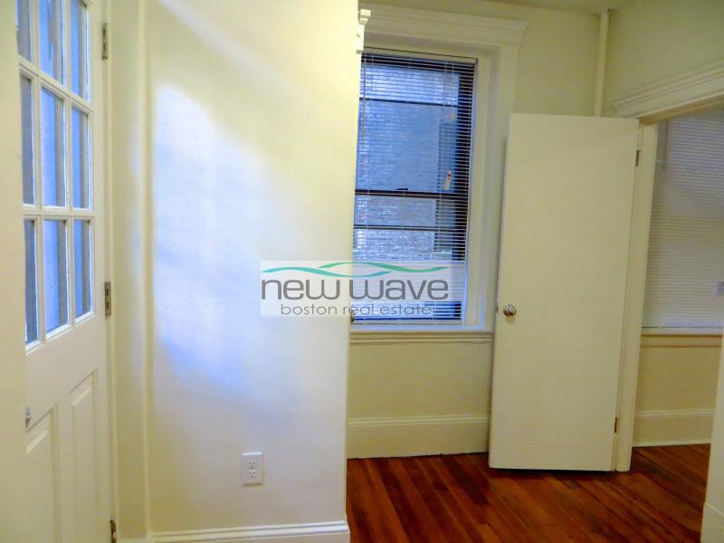 2 bed, 2 bath apartment for rent at 43 Joy St Unit 1, Beacon Hill — photo 4 of 19