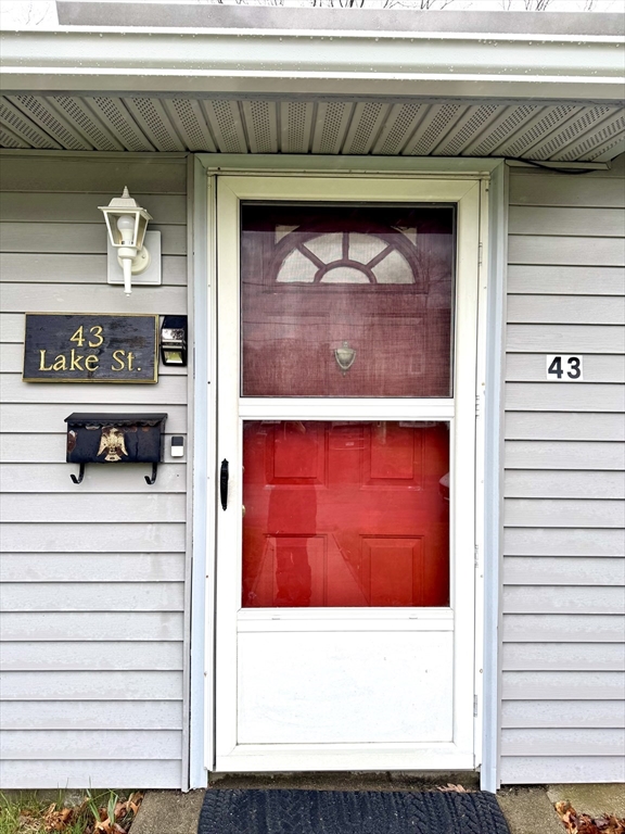 4 bed, 1 bath apartment for rent at 43 Lake St, Braintree — photo 2 of 19