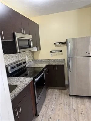2 bed, 1 bath apartment for rent at 43 Leavitt St Unit 2, Brockton — photo 2 of 9
