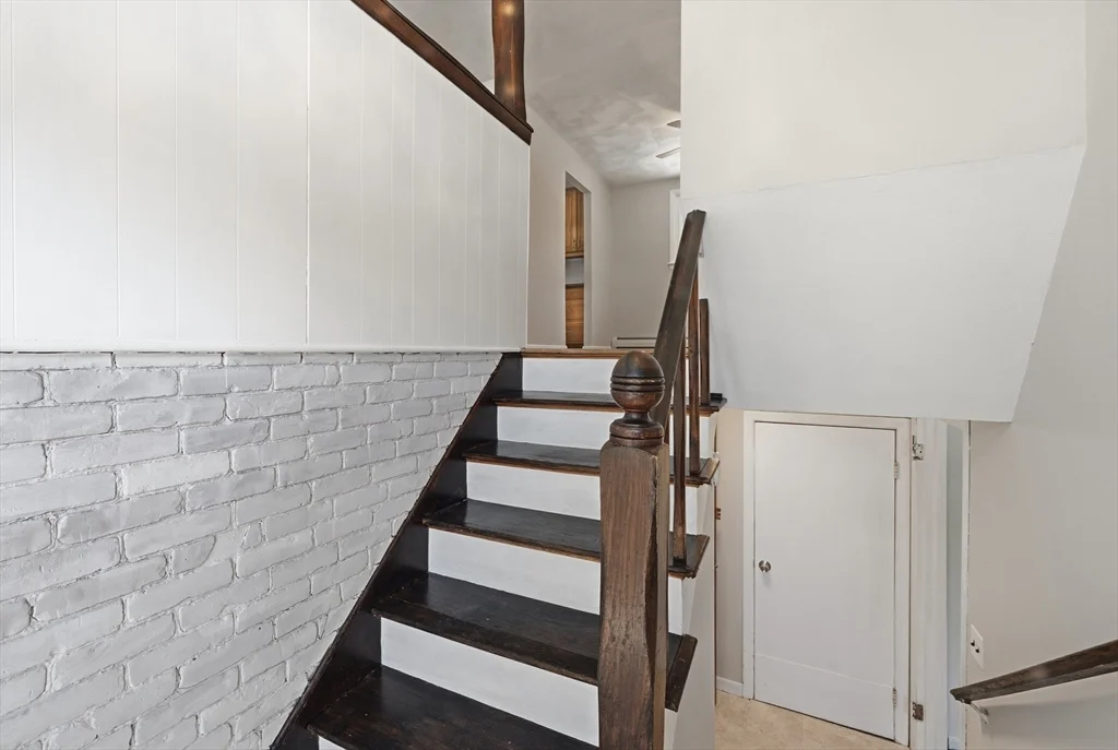 3 bed, 1 bath apartment for rent at 43 Little John Dr, Billerica — photo 24 of 38