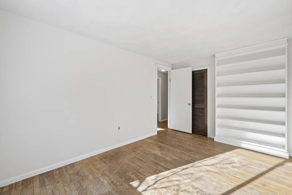 3 bed, 1 bath apartment for rent at 43 Little John Dr, Billerica — photo 11 of 38