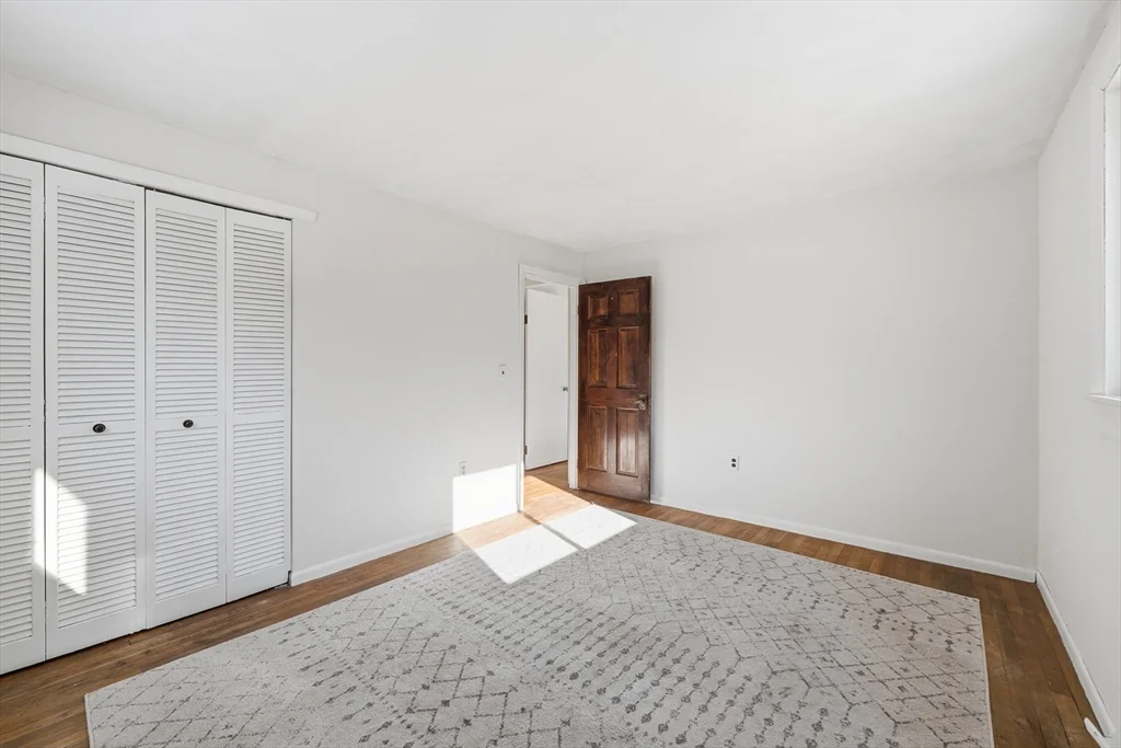 3 bed, 1 bath apartment for rent at 43 Little John Dr, Billerica — photo 14 of 38