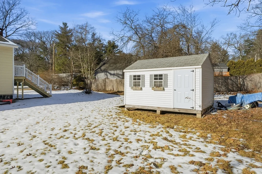 3 bed, 1 bath apartment for rent at 43 Little John Dr, Billerica — photo 37 of 38