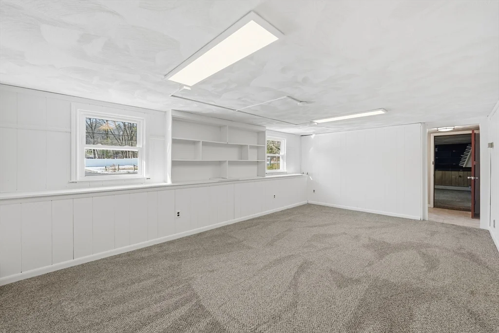 3 bed, 1 bath apartment for rent at 43 Little John Dr, Billerica — photo 27 of 38