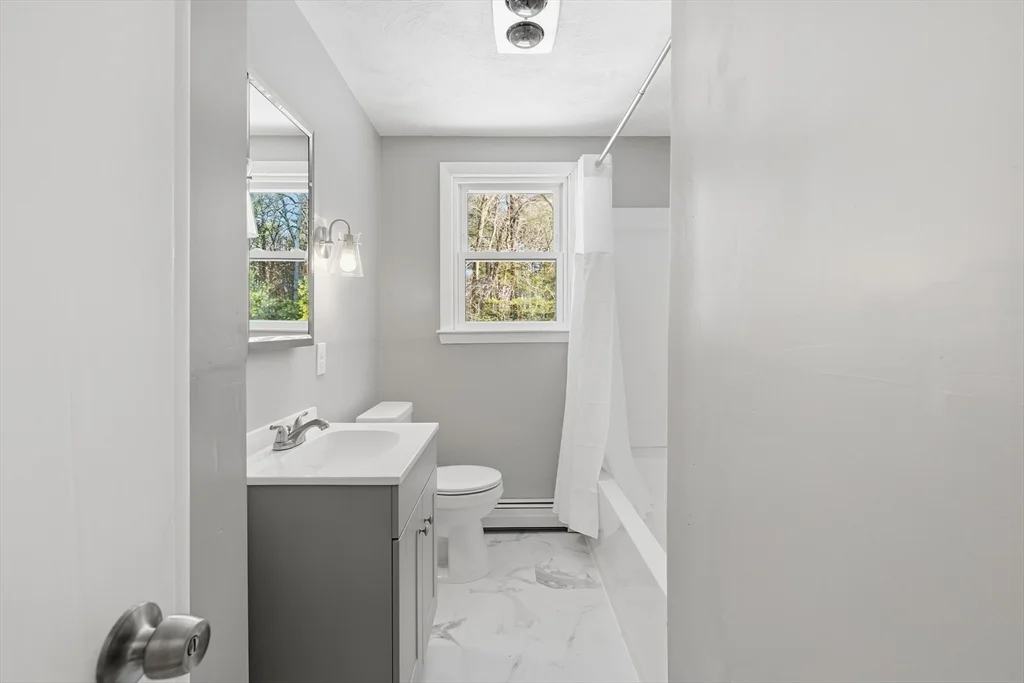 3 bed, 1 bath apartment for rent at 43 Little John Dr, Billerica — photo 8 of 38
