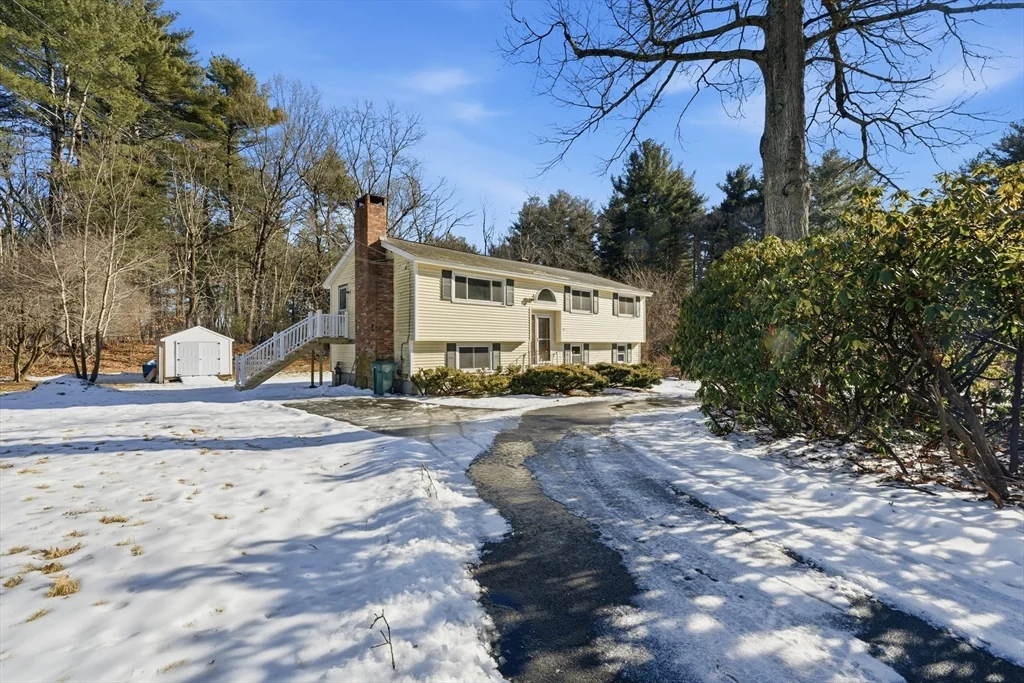 3 bed, 1 bath apartment for rent at 43 Little John Dr, Billerica — photo 33 of 38