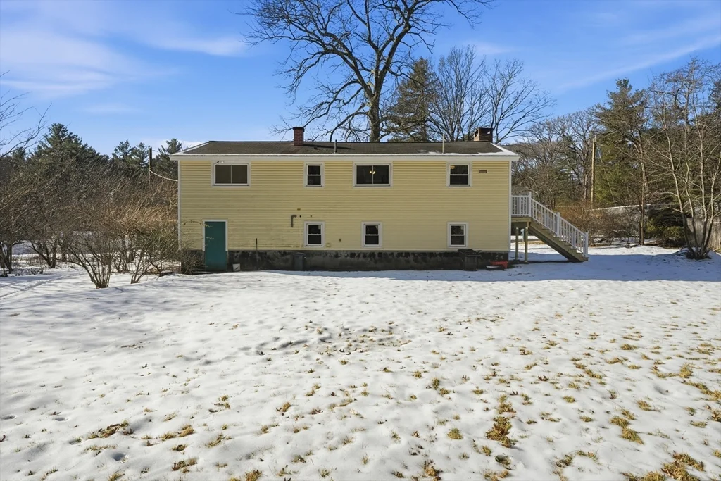 3 bed, 1 bath apartment for rent at 43 Little John Dr, Billerica — photo 36 of 38