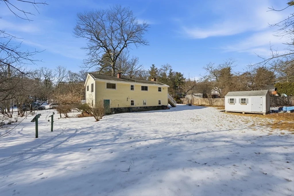 3 bed, 1 bath apartment for rent at 43 Little John Dr, Billerica — photo 2 of 38