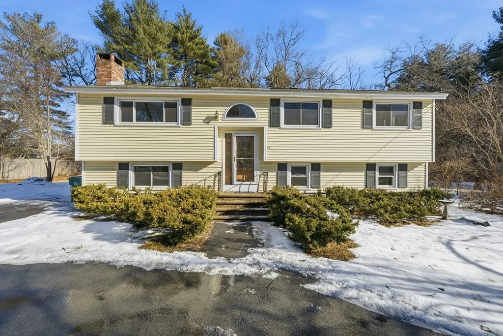 3 bed, 1 bath apartment for rent at 43 Little John Dr, Billerica — photo 31 of 38