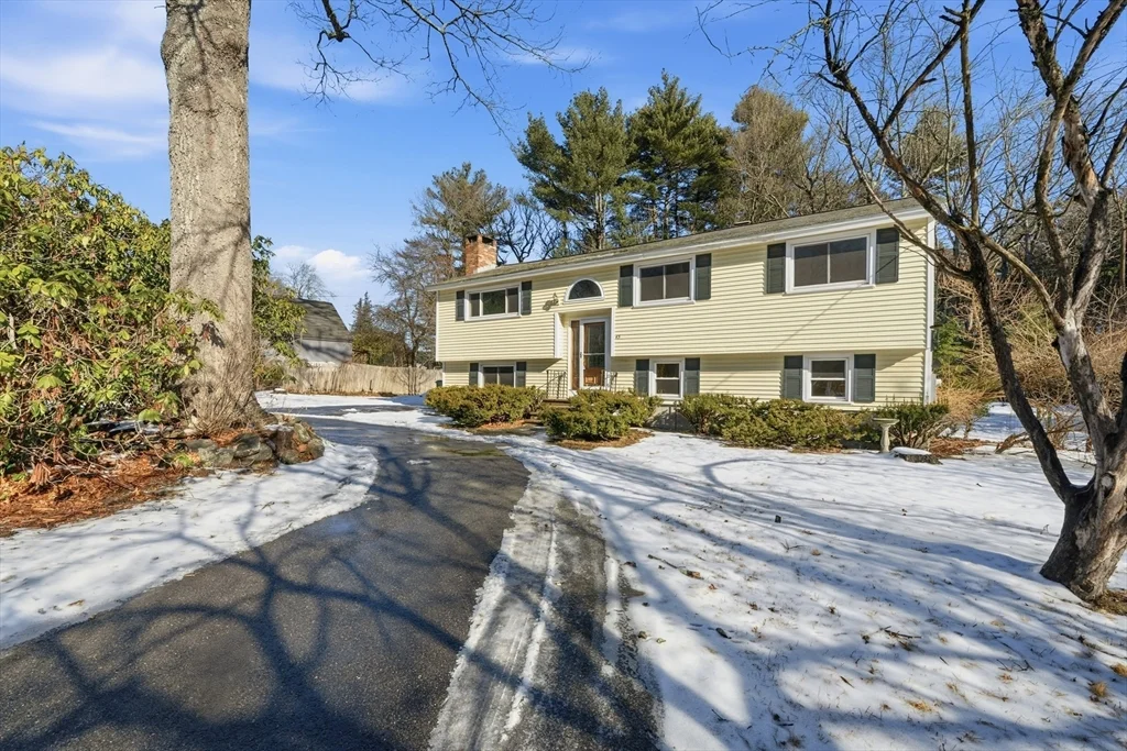 3 bed, 1 bath apartment for rent at 43 Little John Dr, Billerica — photo 1 of 38