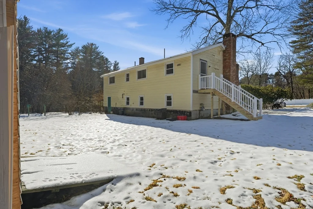 3 bed, 1 bath apartment for rent at 43 Little John Dr, Billerica — photo 35 of 38