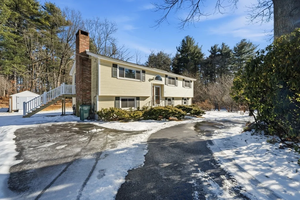 3 bed, 1 bath apartment for rent at 43 Little John Dr, Billerica — photo 32 of 38