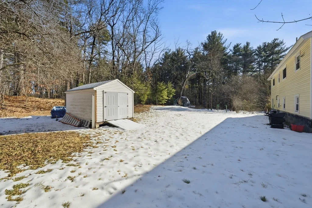 3 bed, 1 bath apartment for rent at 43 Little John Dr, Billerica — photo 34 of 38