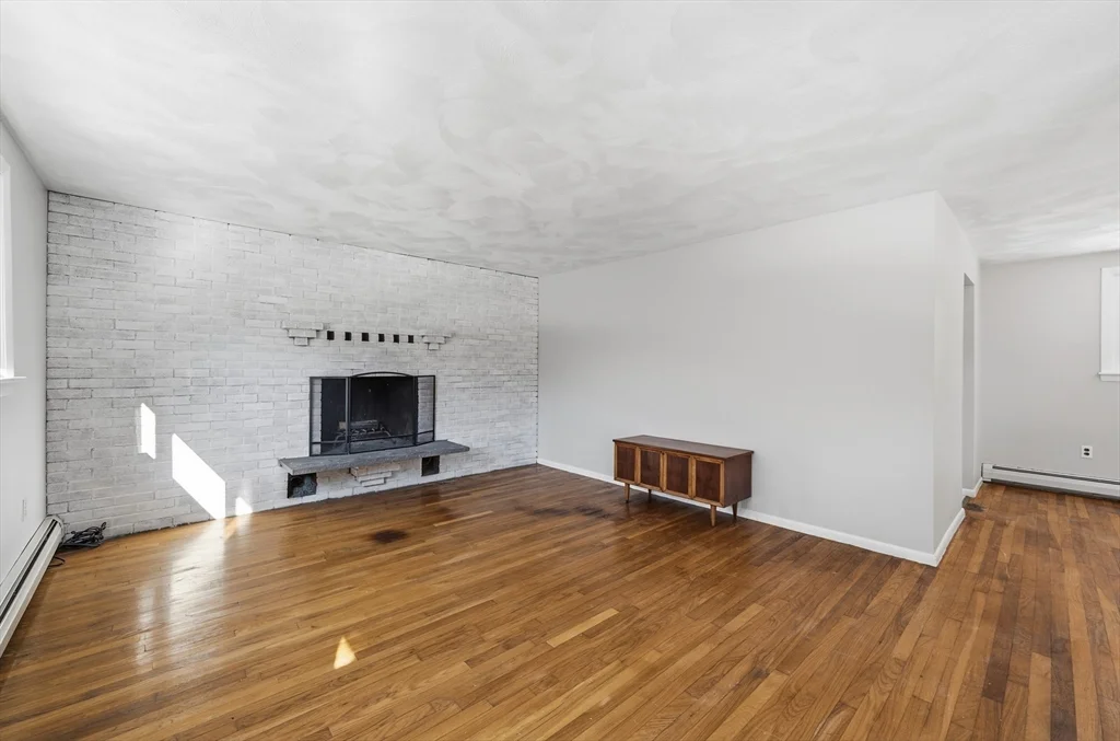3 bed, 1 bath apartment for rent at 43 Little John Dr, Billerica — photo 22 of 38