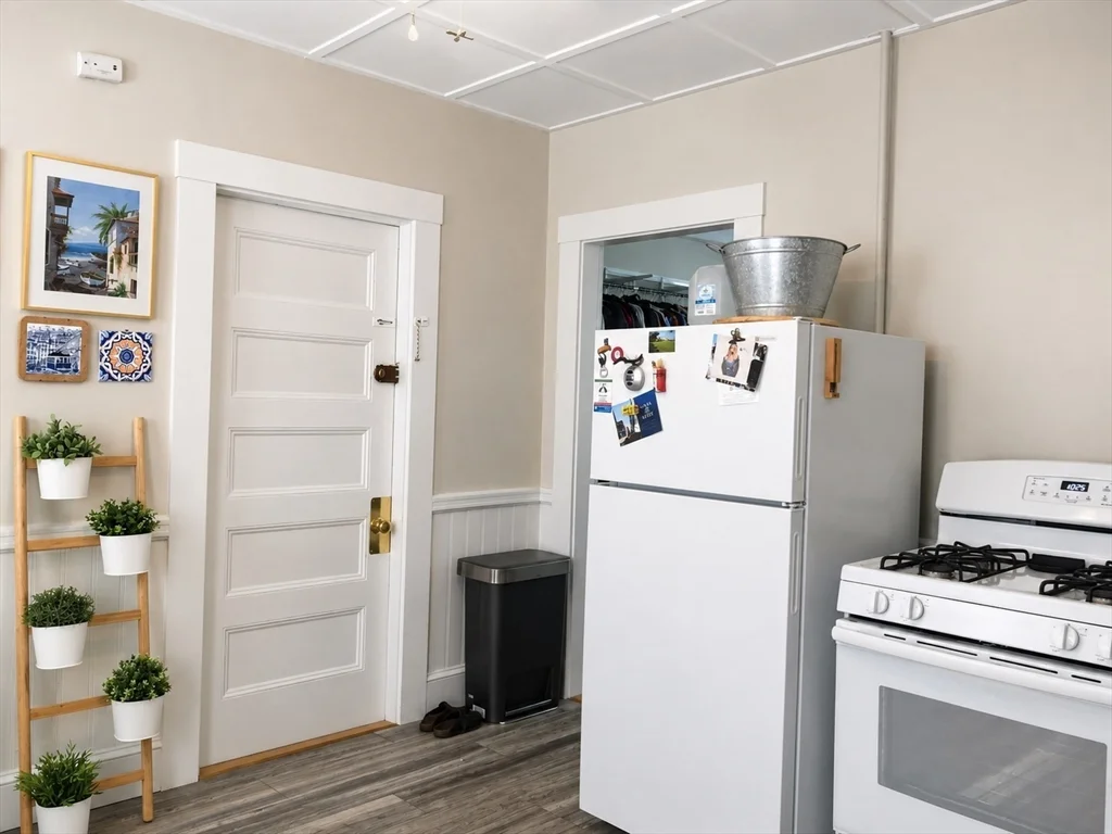 2 bed, 1 bath apartment for rent at 43 Lowell Unit 1, Waltham — photo 4 of 13