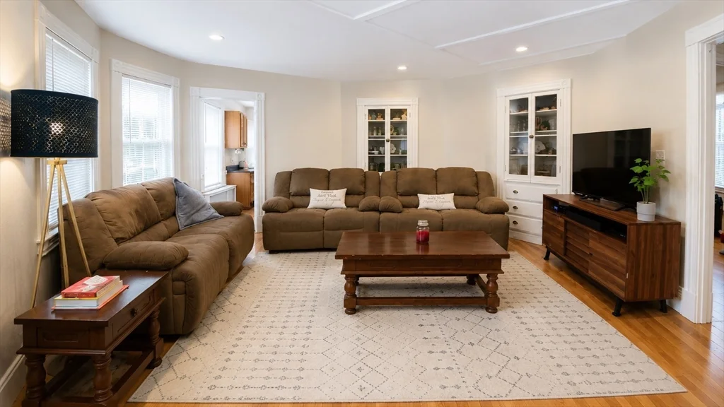2 bed, 1 bath apartment for rent at 43 Lowell Unit 1, Waltham