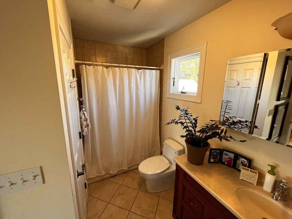 3 bed, 2 bath apartment for rent at 43 March Unit 4, Salem — photo 16 of 19