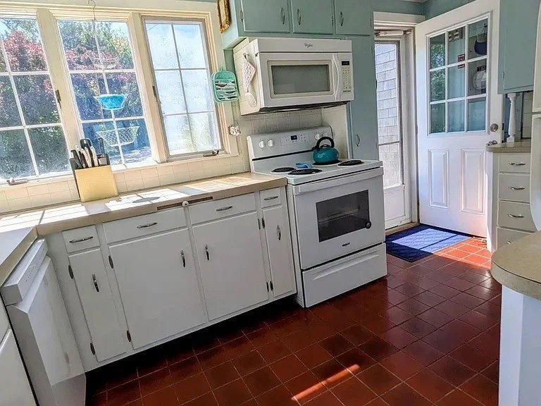 3 bed, 2 bath apartment for rent at 43 Marmion Way, Rockport — photo 6 of 18