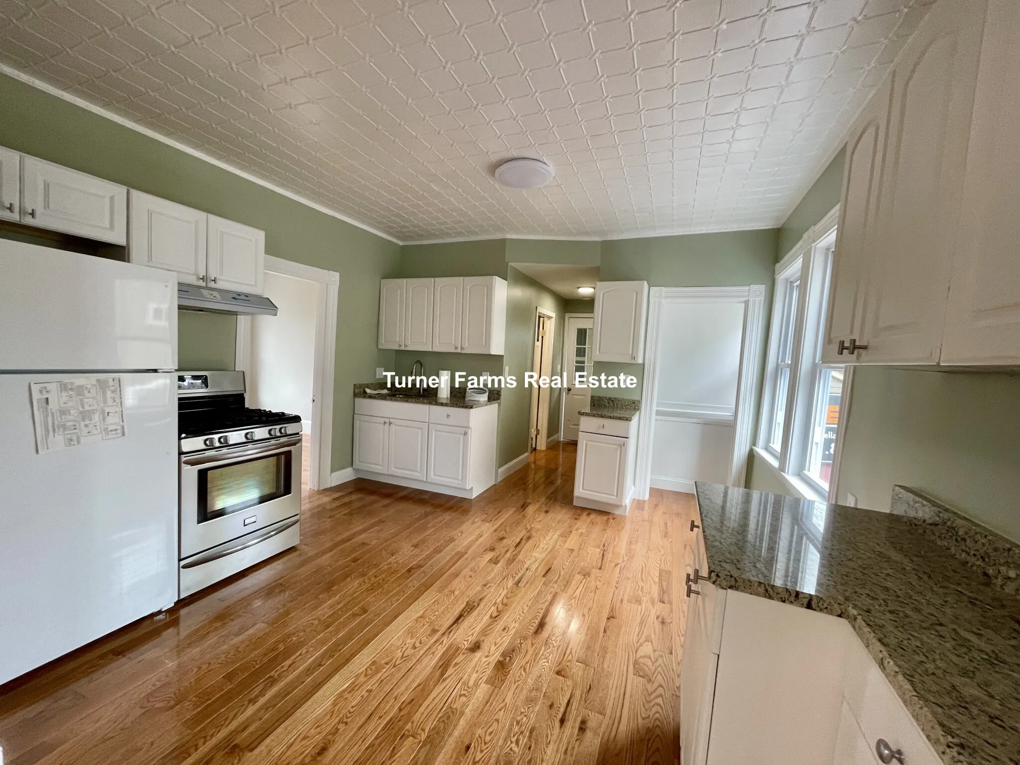 3 bed, 1 bath apartment for rent at 43 Martin St Unit 43, Medford — photo 2 of 39
