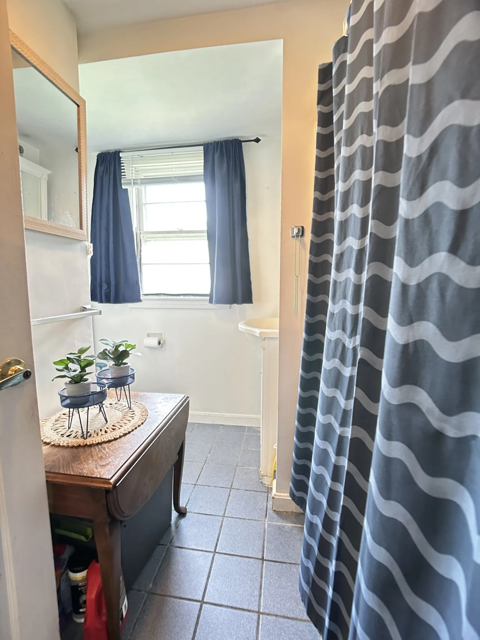 3 bed, 1.5 bath apartment for rent at 43 May St Unit 2, Strawberry Hill — photo 21 of 24