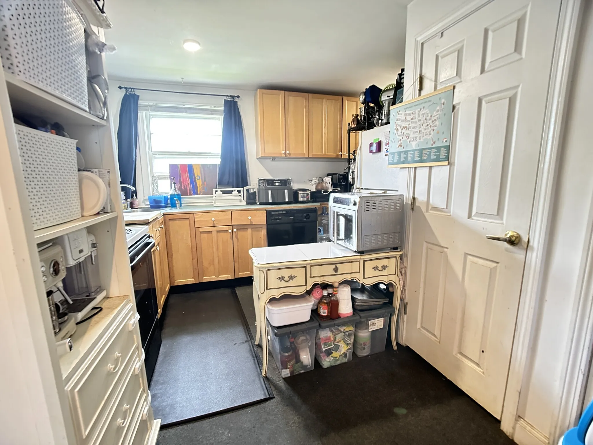 3 bed, 1.5 bath apartment for rent at 43 May St Unit 2, Strawberry Hill — photo 6 of 24