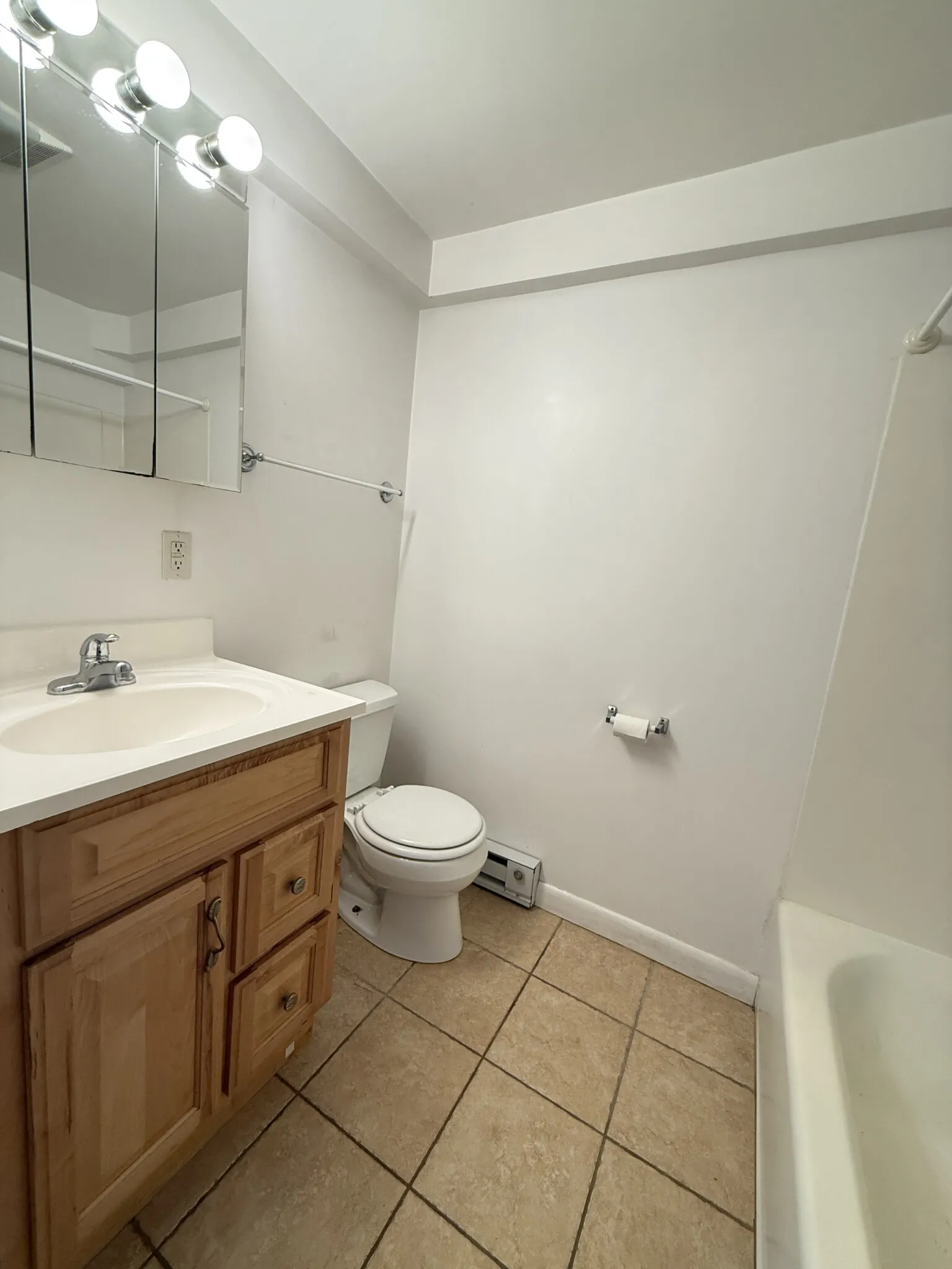 3 bed, 1.5 bath apartment for rent at 43 May St Unit 2, Strawberry Hill — photo 23 of 24