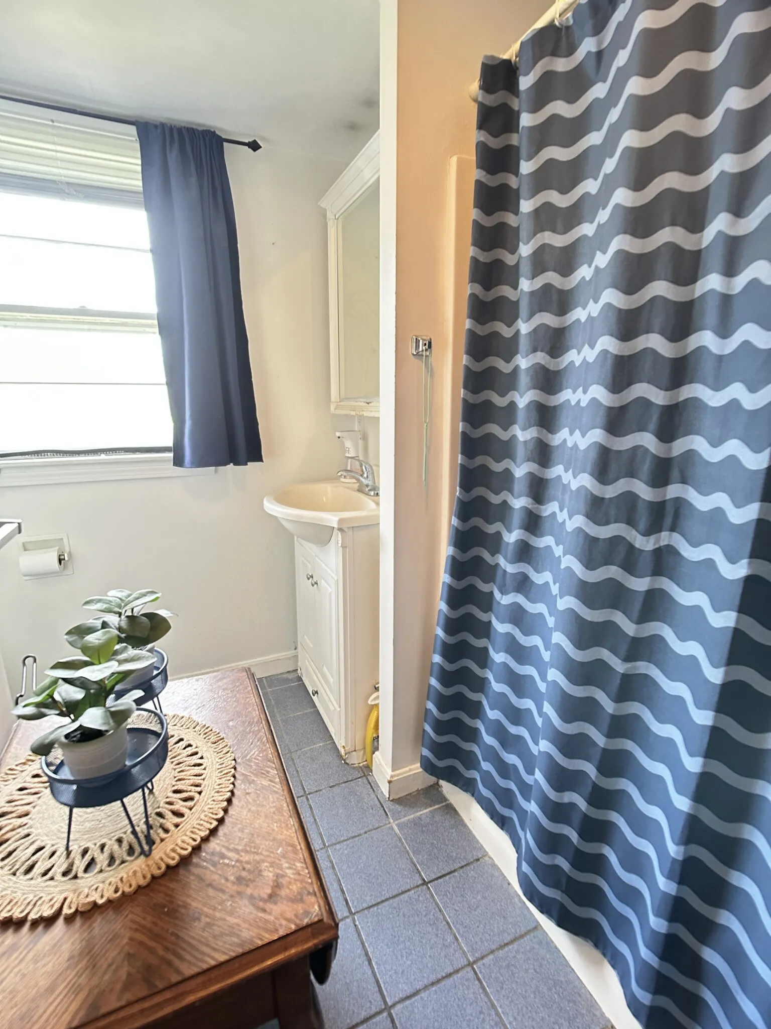 3 bed, 1.5 bath apartment for rent at 43 May St Unit 2, Strawberry Hill — photo 20 of 24