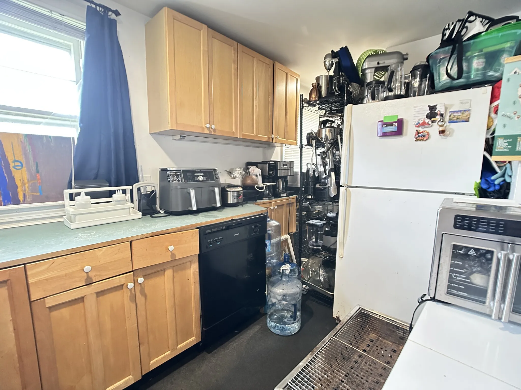 3 bed, 1.5 bath apartment for rent at 43 May St Unit 2, Strawberry Hill — photo 4 of 24