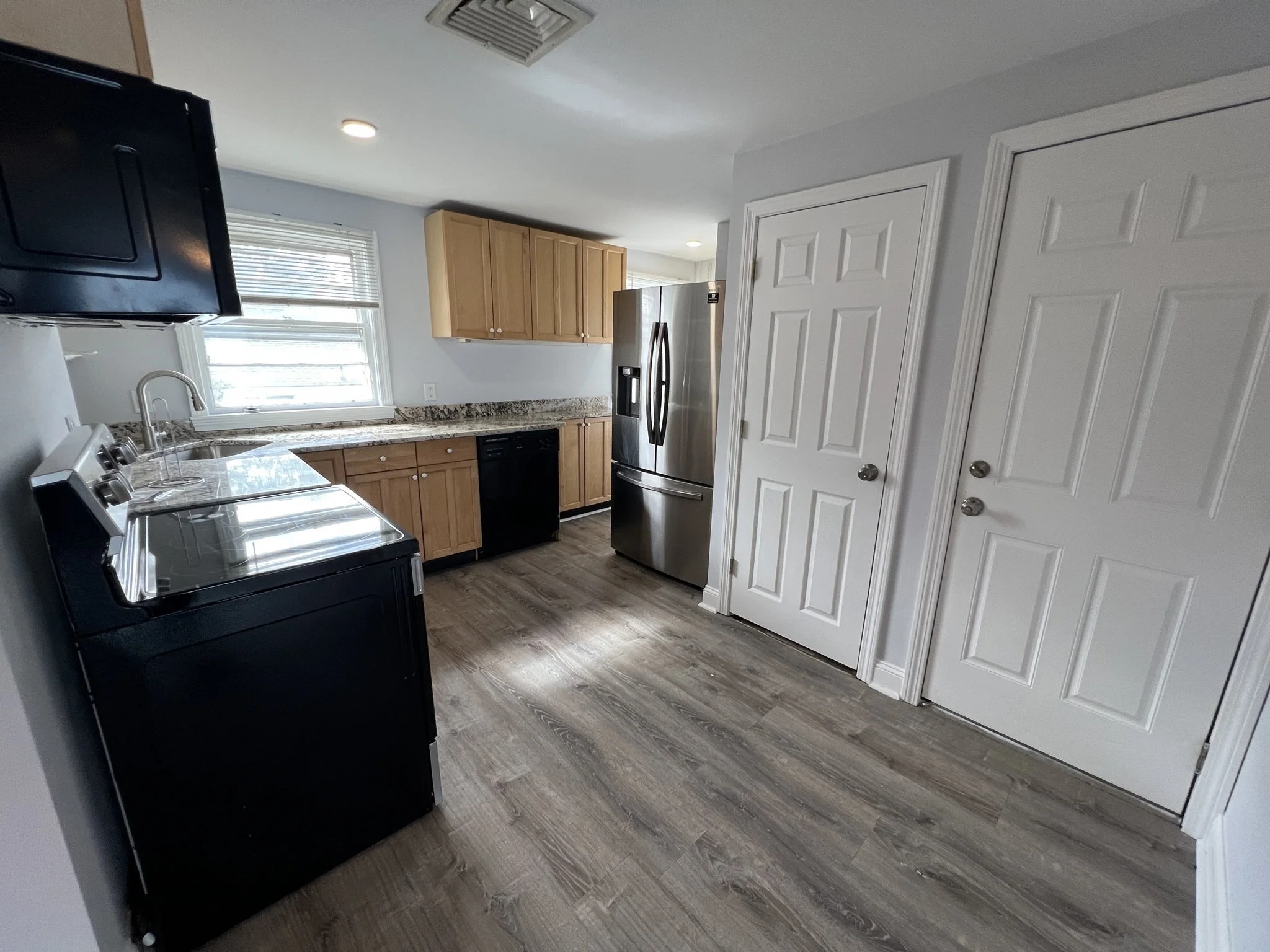 3 bed, 1 bath apartment for rent at 43 May St Unit 2, Strawberry Hill — photo 3 of 22