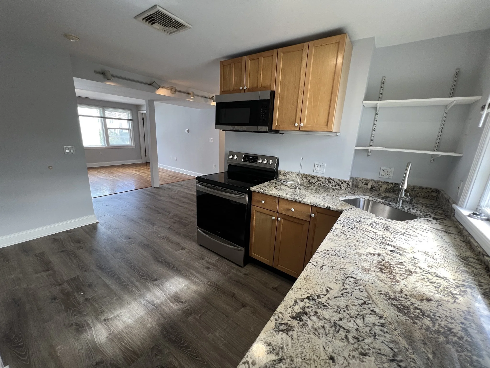 3 bed, 1 bath apartment for rent at 43 May St Unit 2, Strawberry Hill