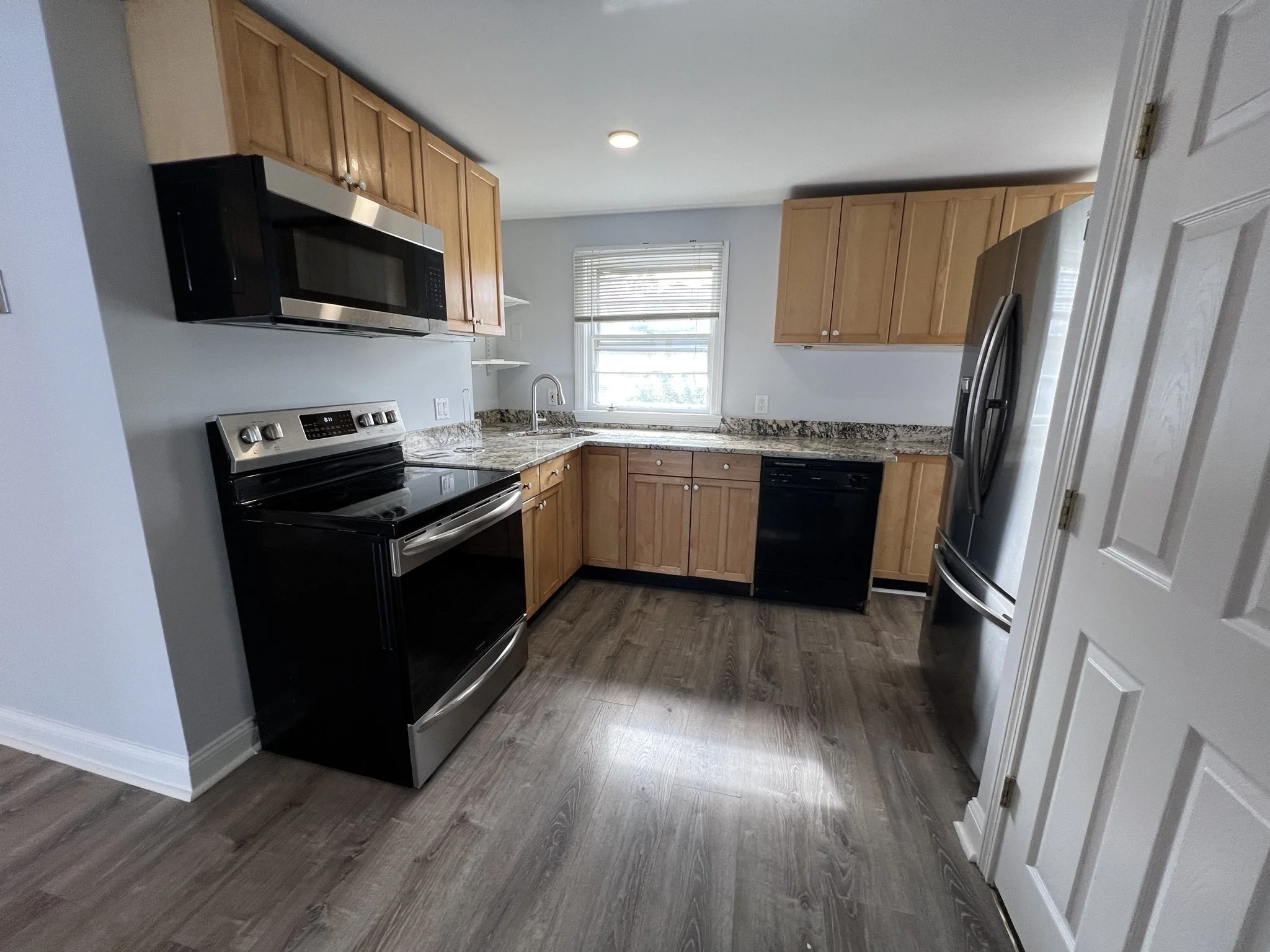 3 bed, 1 bath apartment for rent at 43 May St Unit 2, Strawberry Hill — photo 4 of 22
