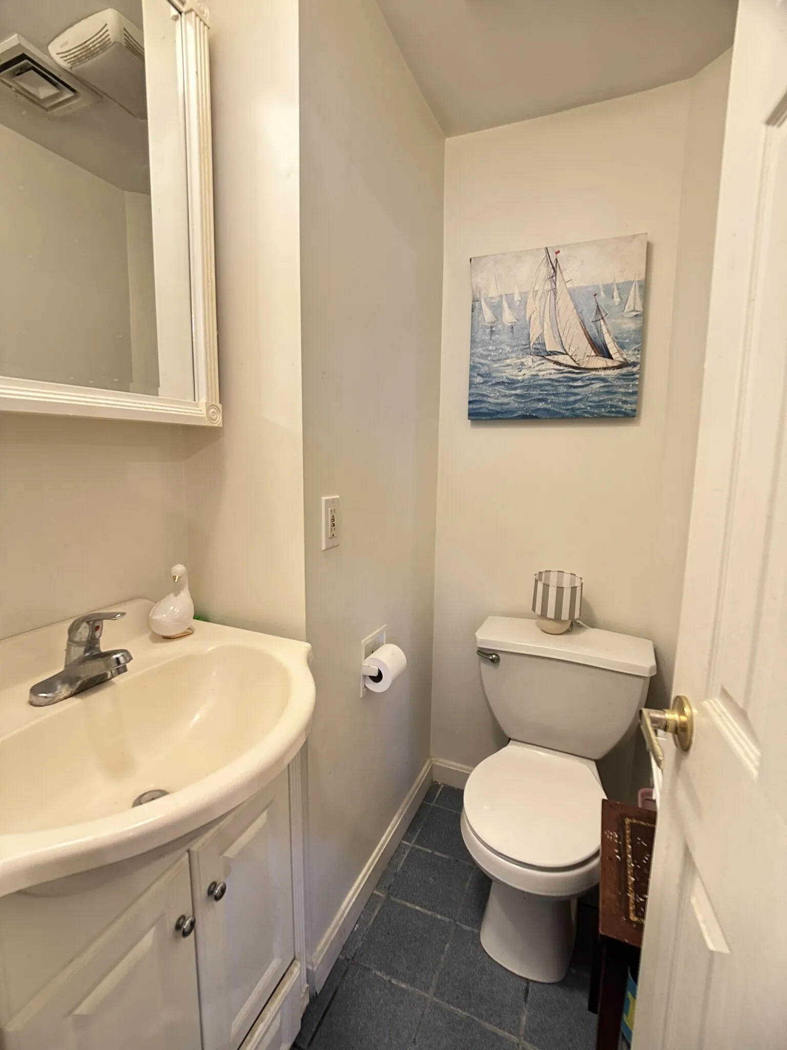 3 bed, 1.5 bath apartment for rent at 43 May St Unit 2, Strawberry Hill — photo 22 of 24