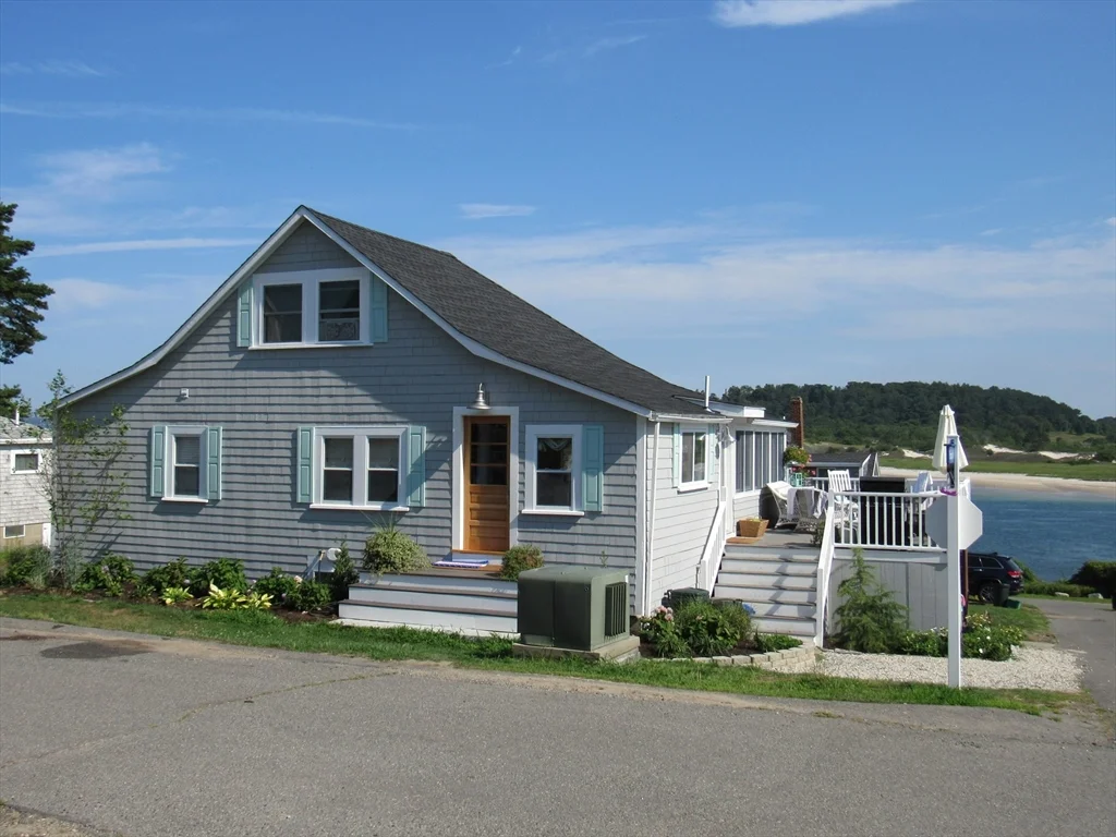 3 bed, 2 bath apartment for rent at 43 Middle Rd Unit -, Little Neck