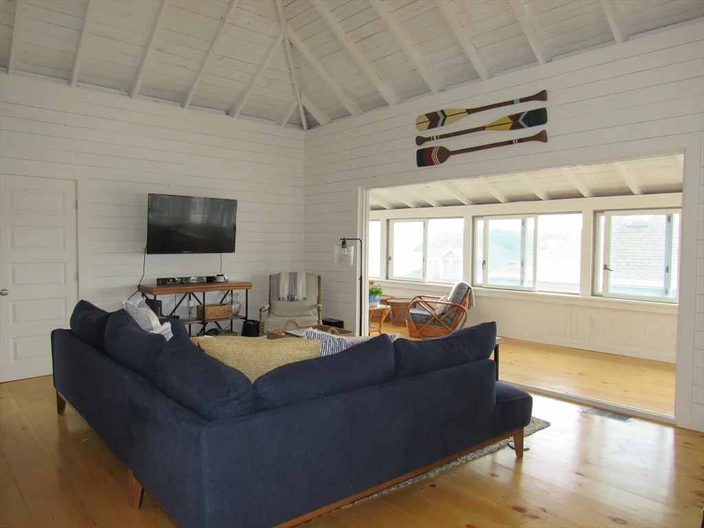 3 bed, 2 bath apartment for rent at 43 Middle Rd Unit -, Little Neck — photo 12 of 27