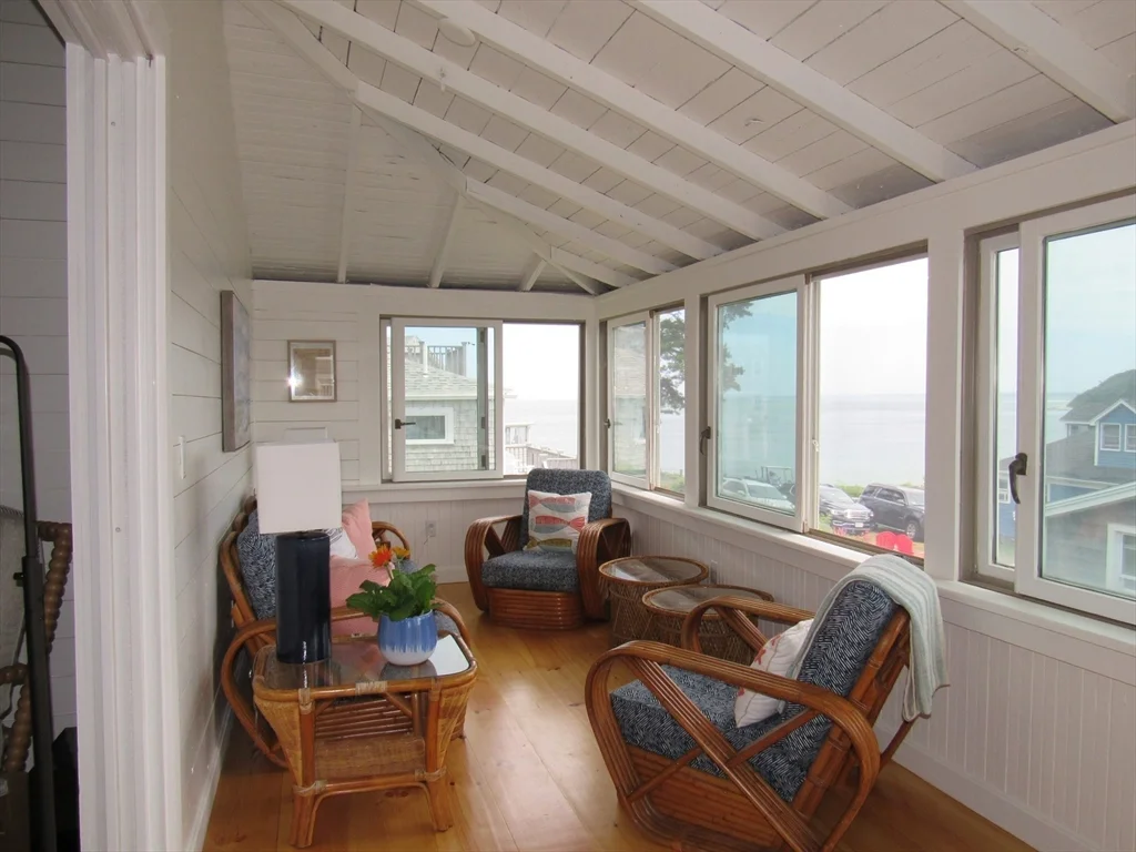 3 bed, 2 bath apartment for rent at 43 Middle Rd Unit -, Little Neck — photo 9 of 27