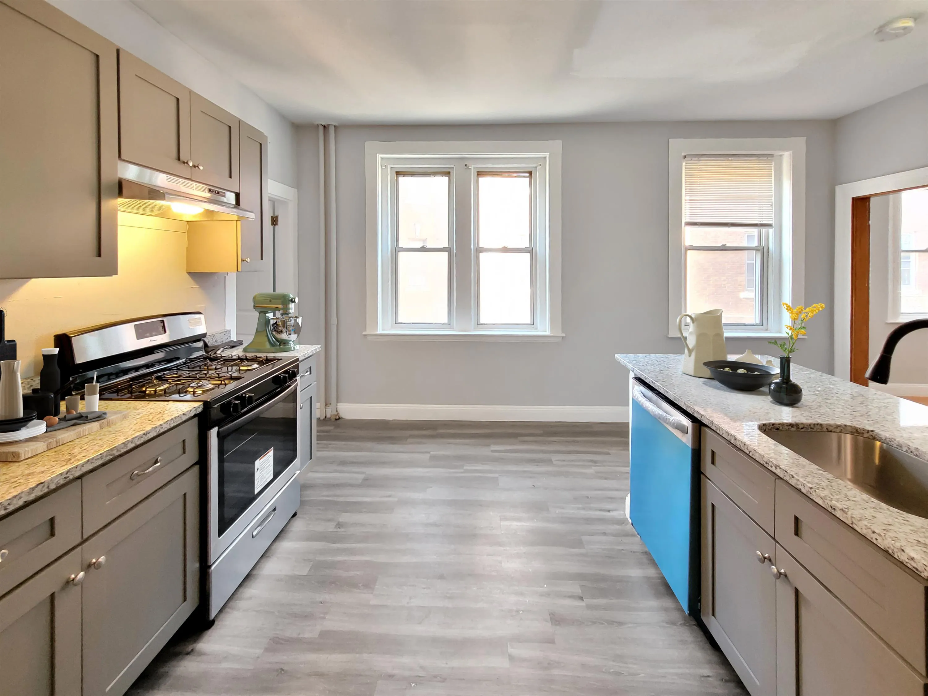 4 bed, 1 bath apartment for rent at 43 Mount Pleasant Ave Unit 2, Roxbury — photo 4 of 10