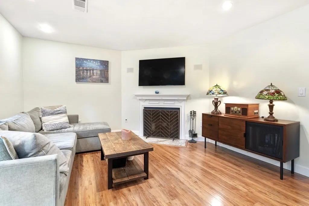 2 bed, 1 bath apartment for rent at 43 N Mead St Unit 43, Charlestown — photo 3 of 17