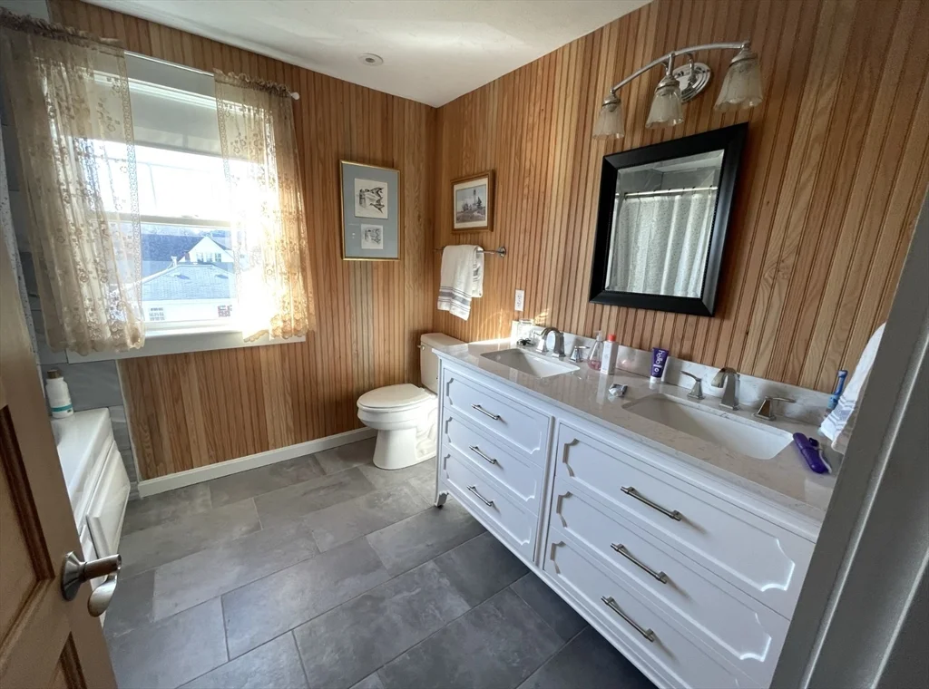 8+ bed, 4+ bath apartment for rent at 43 Oceanside Dr, Sand Hills — photo 12 of 14