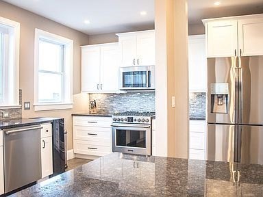 4 bed, 2.5 bath apartment for rent at 43 Old Harbor St Unit Sf1, South Boston — photo 4 of 17