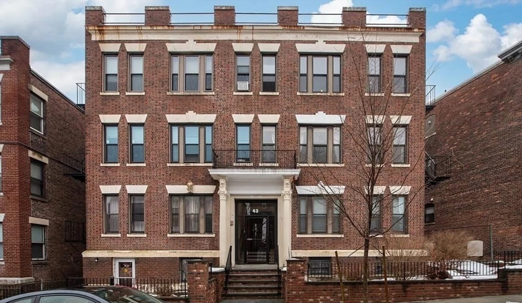 3 bed, 1 bath apartment for rent at 43 Park Vale Ave Unit 7, Allston — photo 7 of 8